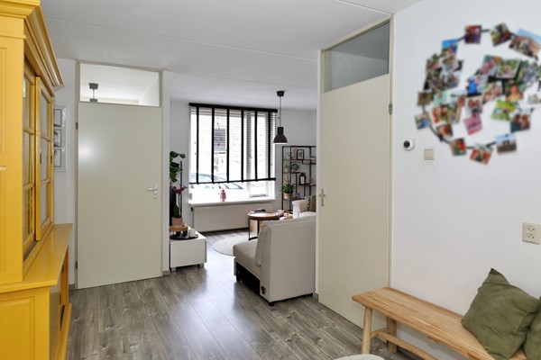 Foto - Te koop: Een goed geïsoleerde tussenwoning met onder meer een zonnige tuin op het zuiden, 3 slaapkamers, fijne badkamer, grote zolder(slaap)kamer, rustige tuin en een garage in Voerendaal.(Kunrade)